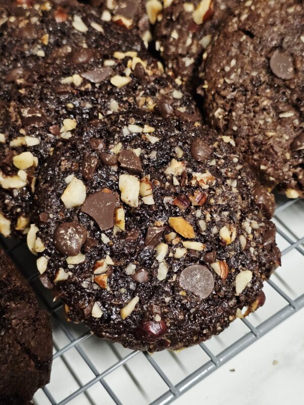 Bolachas de avelã e cacau de fermentação natural