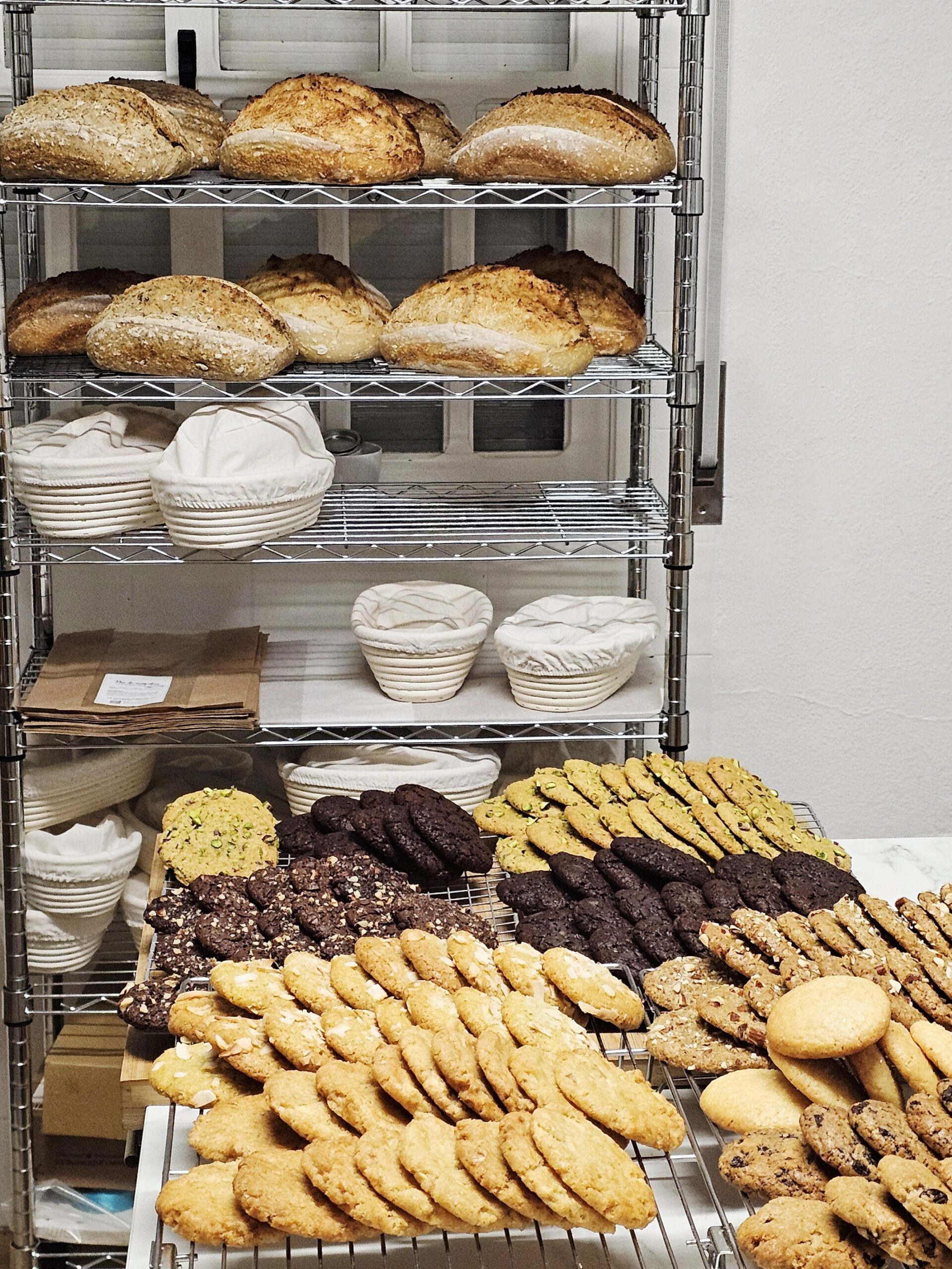 pão e bolachas de fermentação natural para entregar