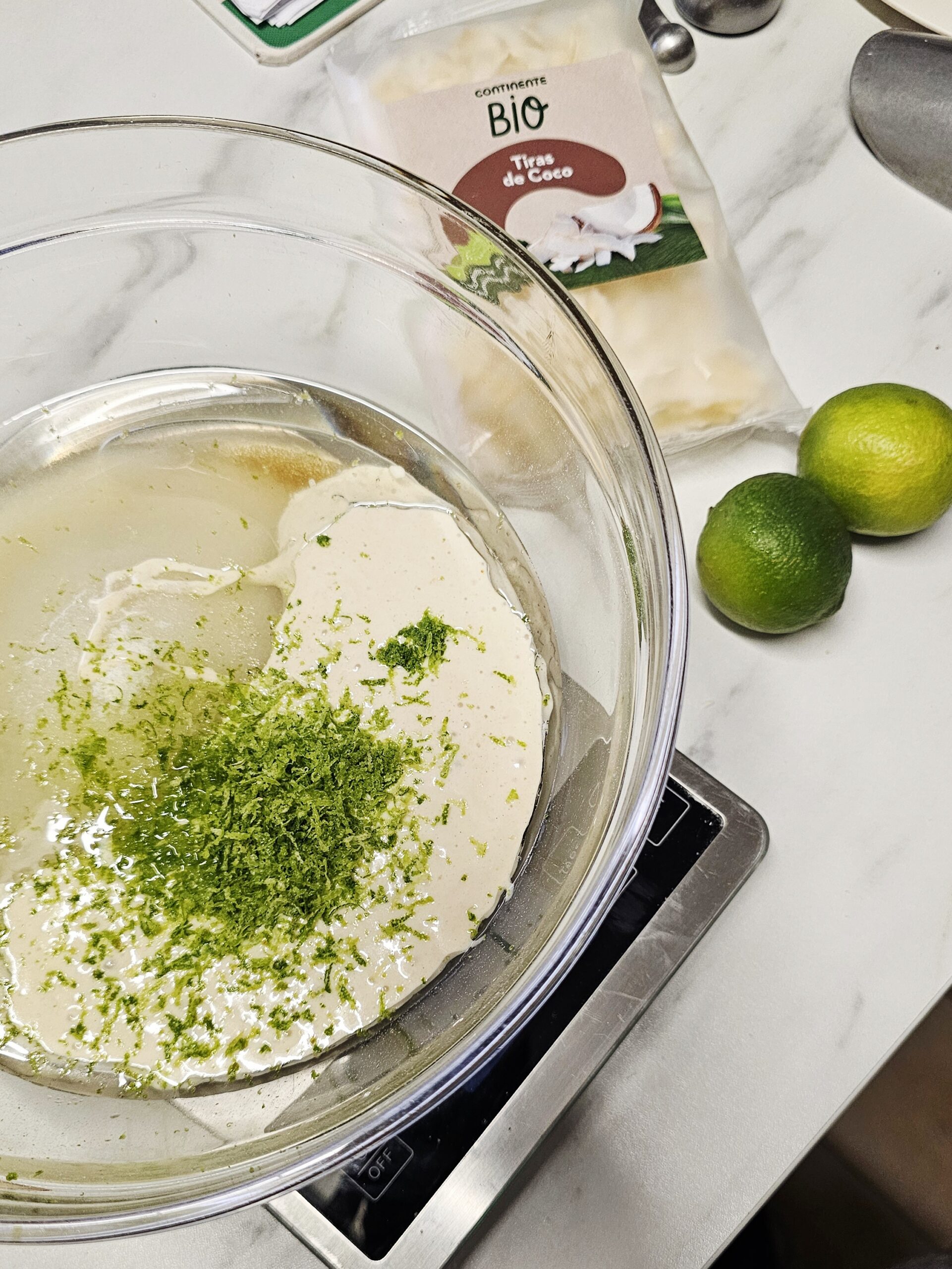 Massa para as bolachas coco e lima fermentação natural